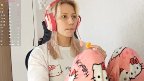 Snapshot of little_soyia chatting on October 4, 2025, 10:24 am Lana online show from October 4, 2025, 10:24 am