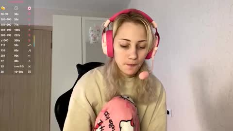 Snapshot of little_soyia chatting on October 13, 2025, 8:47 am Lana online show from October 13, 2025, 8:47 am
