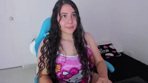 Laire  online show from December 1, 2025, 9:53 pm