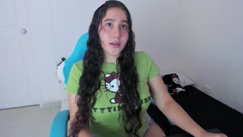 Laire  online show from December 16, 2025, 6:46 pm