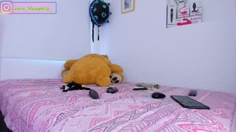 Im Laura. buy my contentcompra mi contenido offline  online show from January 4, 2025, 7:02 pm