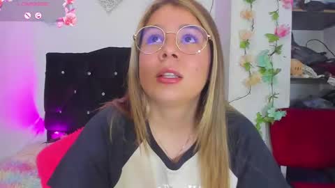 Snapshot of little_tifanny82 chatting on February 26, 2025, 2:36 pm Tifanny online show from February 26, 2025, 2:36 pm