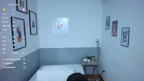 Snapshot of littlee_emilyy_ chatting on February 18, 2025, 2:59 am Emily  online show from February 18, 2025, 2:59 am