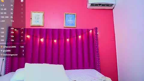 Snapshot of littlee_emilyy_ chatting on February 21, 2025, 2:50 am Emily  online show from February 21, 2025, 2:50 am