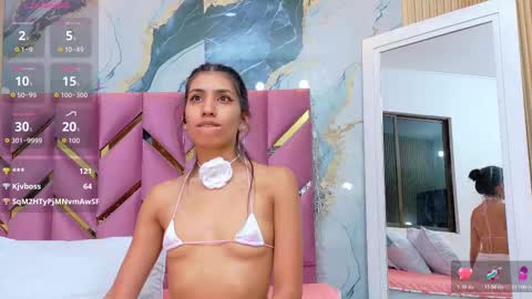 Snapshot of littlee_emilyy_ chatting on October 3, 2025, 2:52 am Emily  online show from October 3, 2025, 2:52 am