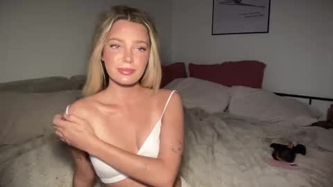 Snapshot of littlemaryjane19 chatting on December 25, 2024, 11:53 pm Marciabrady online show from December 25, 2024, 11:53 pm