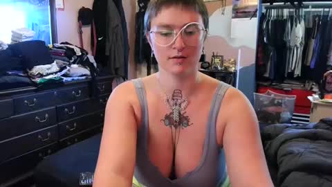 Snapshot of littlemissbuttbutt chatting on September 23, 2025, 7:50 pm Madam Buttons online show from September 23, 2025, 7:50 pm