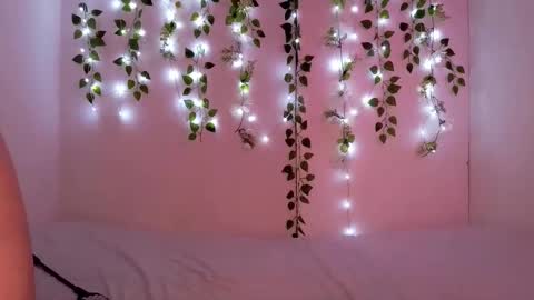Snapshot of littlemoon0622 chatting on October 20, 2025, 2:23 am Moon online show from October 20, 2025, 2:23 am