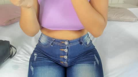 Snapshot of littleoliviia_ chatting on January 30, 2025, 12:59 pm im olivia IG littleolivia01 online show from January 30, 2025, 12:59 pm