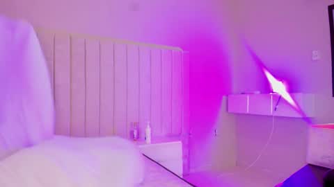 Snapshot of littleoliviia_ chatting on December 3, 2025, 12:36 pm im olivia IG littleolivia01 online show from December 3, 2025, 12:36 pm