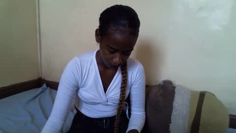 littlesandie online show from February 14, 2025, 5:51 am