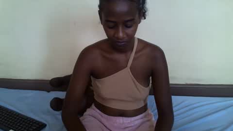 littlesandie online show from February 17, 2025, 12:05 pm