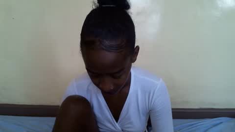 littlesandie online show from February 18, 2025, 5:53 am