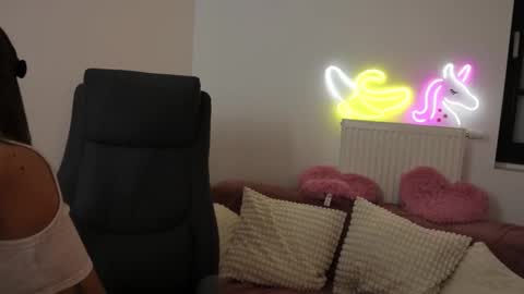 littlestellaspark online show from December 28, 2024, 3:47 am