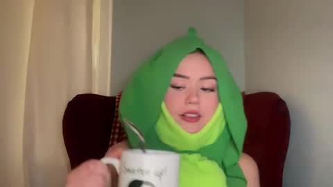 Snapshot of littlesugarpea chatting on September 9, 2025, 10:20 pm Little Sugar Pea  online show from September 9, 2025, 10:20 pm