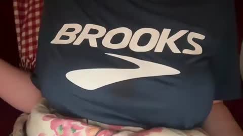 Snapshot of littlesugarpea chatting on September 24, 2025, 12:14 am Little Sugar Pea  online show from September 24, 2025, 12:14 am