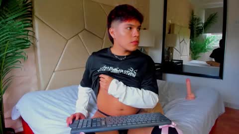  ZANE  online show from December 4, 2025, 3:43 pm