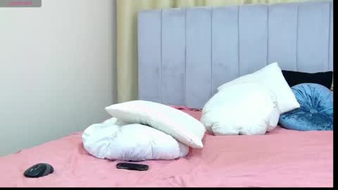 Snapshot of living_in_dreams chatting on September 21, 2025, 12:51 pm Dream online show from September 21, 2025, 12:51 pm