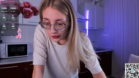 Snapshot of livyybosom chatting on December 13, 2024, 3:54 pm My name is Livy Nice to meet you Thumbs up please its important online show from December 13, 2024, 3:54 pm