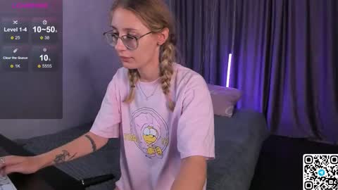 Snapshot of livyybosom chatting on September 9, 2025, 5:01 pm My name is Livy Nice to meet you Thumbs up please its important online show from September 9, 2025, 5:01 pm