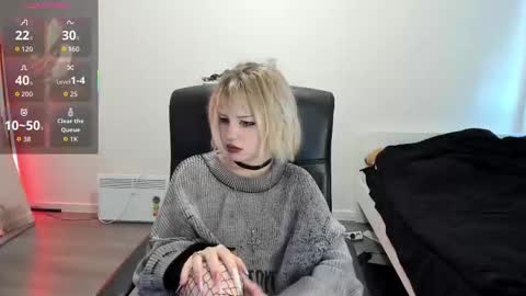 Snapshot of liyaluna chatting on October 8, 2025, 10:35 am LIA online show from October 8, 2025, 10:35 am