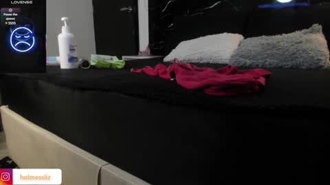 Liz  online show from January 21, 2025, 10:08 am