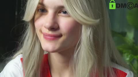 Snapshot of lizbethcoll chatting on January 10, 2025, 10:46 pm Sunnheart online show from January 10, 2025, 10:46 pm