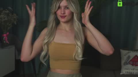 Snapshot of lizbethcoll chatting on January 18, 2025, 10:28 pm Sunnheart online show from January 18, 2025, 10:28 pm