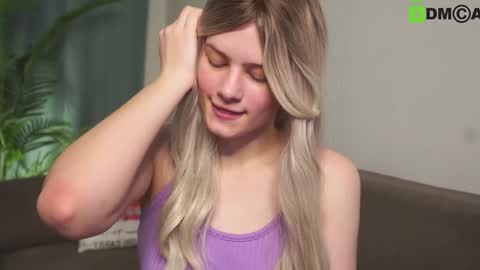 Snapshot of lizbethcoll chatting on January 20, 2025, 10:48 pm Sunnheart online show from January 20, 2025, 10:48 pm