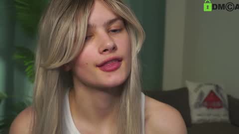 Snapshot of lizbethcoll chatting on January 31, 2025, 1:43 am Sunnheart online show from January 31, 2025, 1:43 am