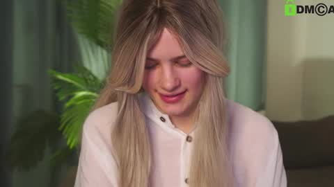 Snapshot of lizbethcoll chatting on February 8, 2025, 7:27 pm Sunnheart online show from February 8, 2025, 7:27 pm