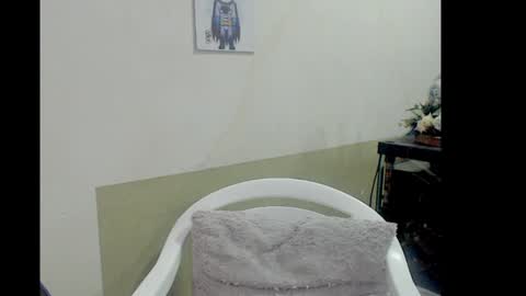 lizz1305 online show from December 3, 2024, 4:50 pm