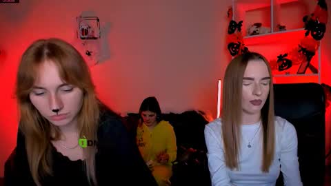 Snapshot of lizzie_boom chatting on October 21, 2025, 7:25 pm lizzie_boom online show from October 21, 2025, 7:25 pm