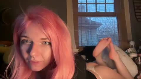 Snapshot of lizzyylovesick chatting on February 19, 2025, 5:06 pm lizzybunny online show from February 19, 2025, 5:06 pm
