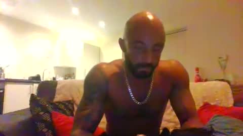 Snapshot of llleeeooonnn69 chatting on November 28, 2025, 9:28 pm Leon online show from November 28, 2025, 9:28 pm