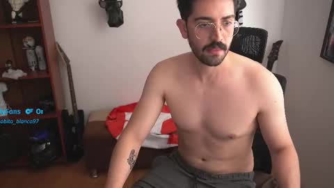 Snapshot of lobito_blanco97 chatting on October 31, 2025, 5:03 pm Lobito blanco Thefckingwolf main account online show from October 31, 2025, 5:03 pm