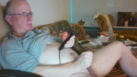 Snapshot of loewe39238 chatting on January 29, 2025, 7:04 am loewe39238 online show from January 29, 2025, 7:04 am