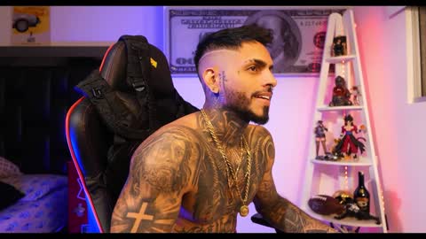 logan_hugh8 online show from January 29, 2025, 9:01 am