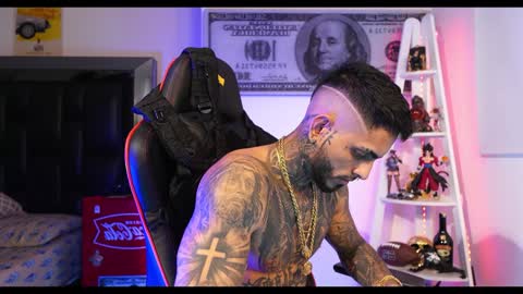 logan_hugh8 online show from January 29, 2025, 12:02 pm