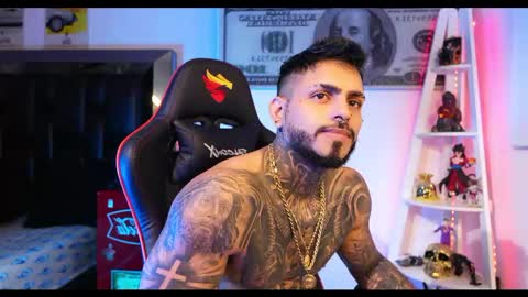 logan_hugh8 online show from March 3, 2025, 10:17 am