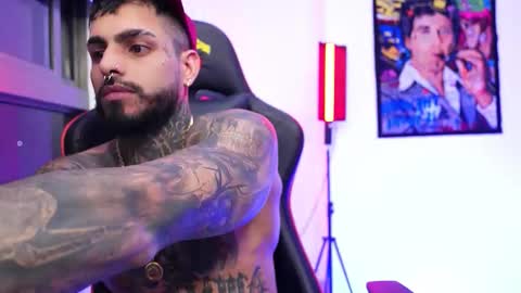 logan_hugh8 online show from November 6, 2025, 4:24 am