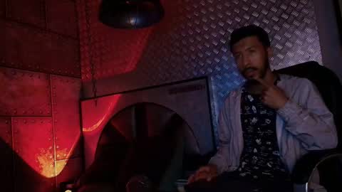 logan_mercer online show from December 3, 2025, 3:14 am