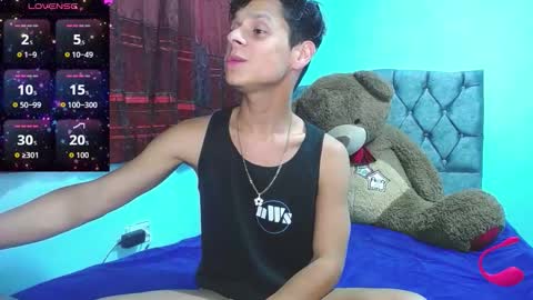 Snapshot of loganevans8 chatting on November 15, 2025, 11:32 pm Logan online show from November 15, 2025, 11:32 pm