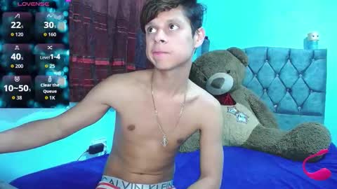 Snapshot of loganevans8 chatting on December 18, 2025, 12:38 am Logan online show from December 18, 2025, 12:38 am