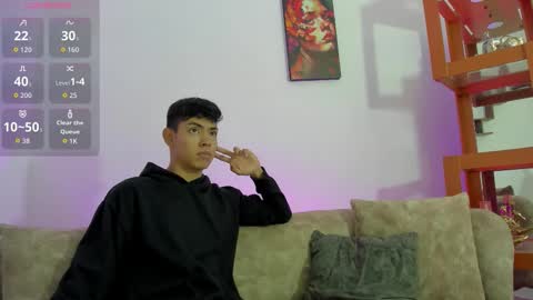 logantwink18 online show from November 18, 2025, 12:31 pm