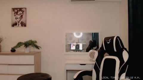  Lola  online show from December 18, 2024, 5:59 am