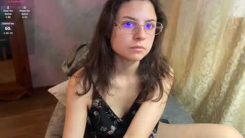 lola_aspis online show from December 5, 2025, 3:15 am