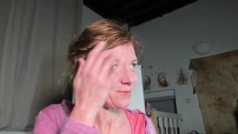 lola_belgium online show from February 6, 2025, 5:30 pm