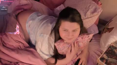 Snapshot of lola_flower_ chatting on February 12, 2025, 1:30 am Sofiya online show from February 12, 2025, 1:30 am