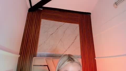 Snapshot of lolaangellx chatting on December 31, 2024, 7:18 pm Lola Angel online show from December 31, 2024, 7:18 pm